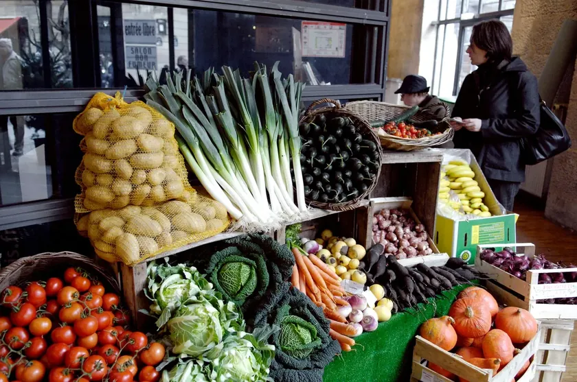 Sırbistan'da Pazarlardaki Meyve ve Sebze Fiyatları Tüketicileri Endişelendirdiği Kaydedildi