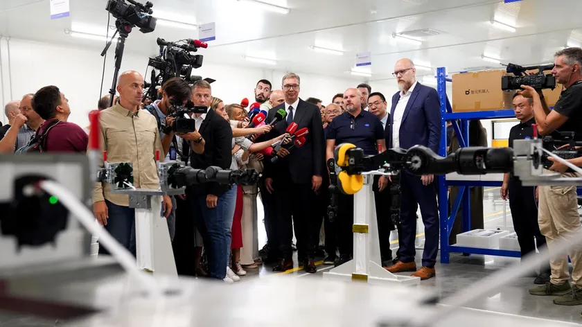 Sırbistan'da humanoid robot fabrikasının açılışı büyük bir gün olarak değerlendirildi.