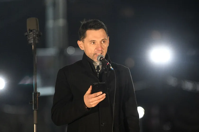 Eğitim Temeli Vurgulandı: Oturumu Yöneten Eski Müdür Gelecek İçin Eğitimin Önemi Üzerine Konuştu