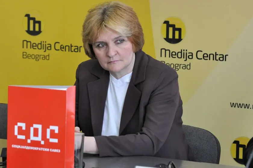 Sırbistan'da eski Bakan Grujičić öğrenci eleştirilerine yanıt verdi, seçim şartlarını açıkladı.