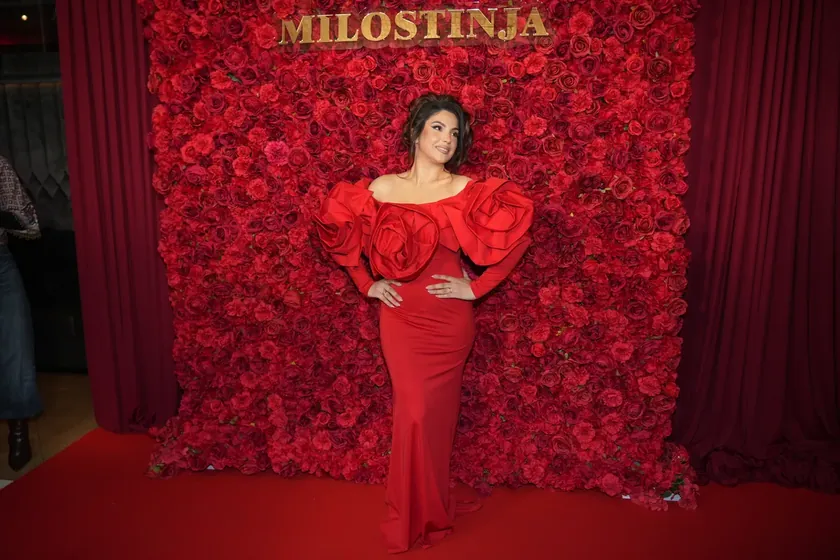 Sırbistanlı şarkıcı Nadica Ademov'un pazarda başlayıp milyonlara ulaşan kariyer serüveni