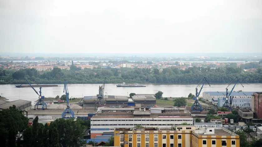 Sırbistan'ın başkenti Belgrad'da iki genç bıçakla yaralandı, hayati tehlikeleri yok.