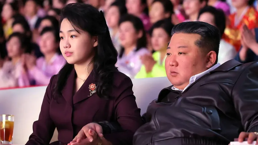 Kim Jong-un ve "Veliaht" Kızı Sahada: Kuzey Kore’den Nükleer Gövde Gösterisi!