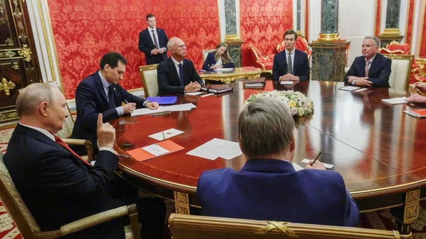 Putin ile Amerikan İzaslanmaları Arasında Kremlin'de Toplantı Yapıldı