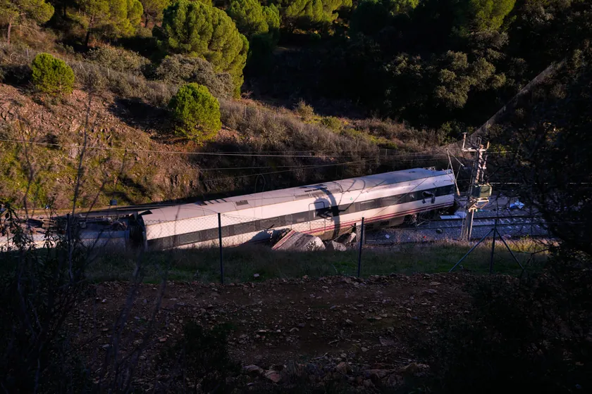 Trodnevlik ulusal yas ilan edildi İspanya'daki büyük demiryolu kazası sonrası