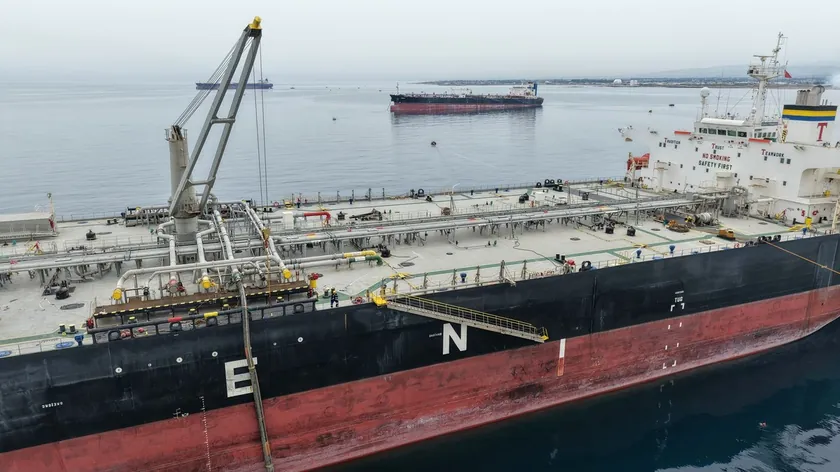 Rus tankerine Karadağ'da saldırıya uğradı