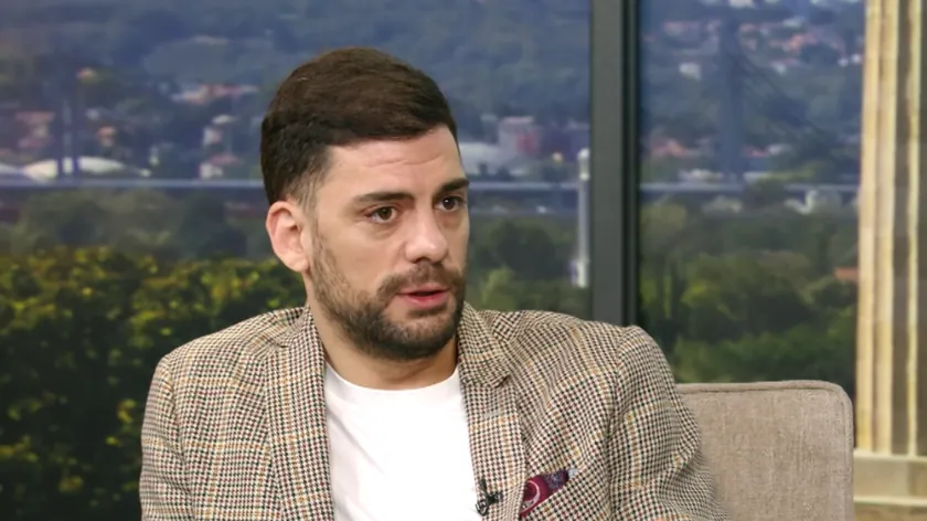 Sırbistan'da tiyatroya yoğun ilgi karşısında oyuncular seyirciye jest yaparak teşekkür etti