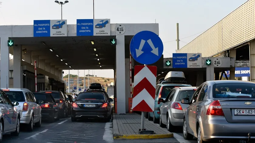 Sırp bir kadın Tabanovce sınır geçişinde yakalandı "Mercedes" ile 170 km hızla gidiyordu.