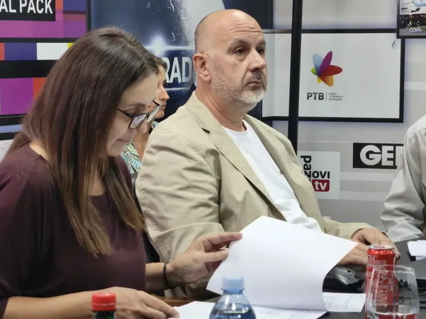 REM, hedef ve motivasyonlarda farklılıklar nedeniyle zor bir durumda