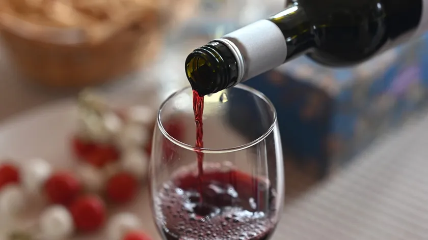 Sırbistan'a birkaç saat mesafede 1200 yıllık restoran: İşte akşam yemeği fiyatları