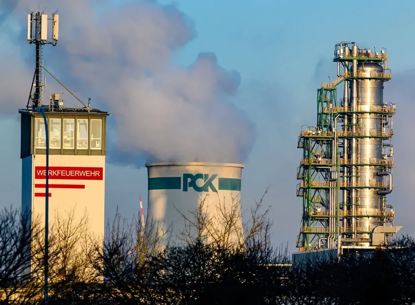 Avrupa Komisyonu Rus petrolü ithalatını kalıcı yasaklama tasarısını sunmaya hazırlanıyor