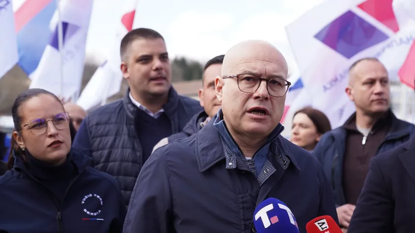 Sırbistan'da Yerel Seçimlerde Şiddet Uygulayan ve Vatandaşların Oy Kullanmasını Engelleyenler Sorumlu Tutulacak