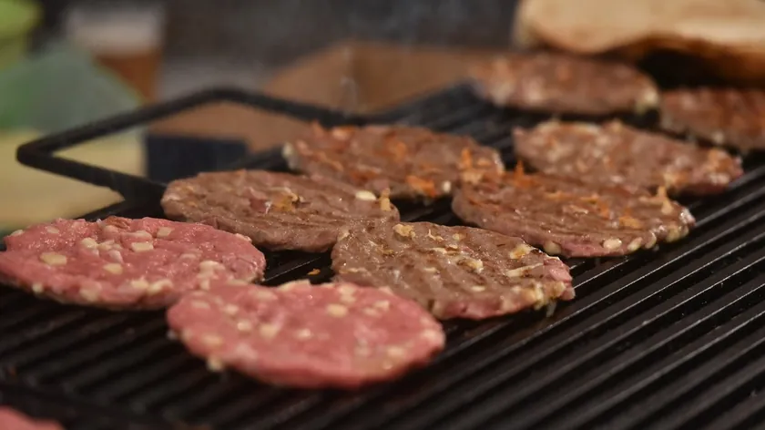 Karlovac'ta ćevap satan yeni bir makine büyük ilgi topladı.