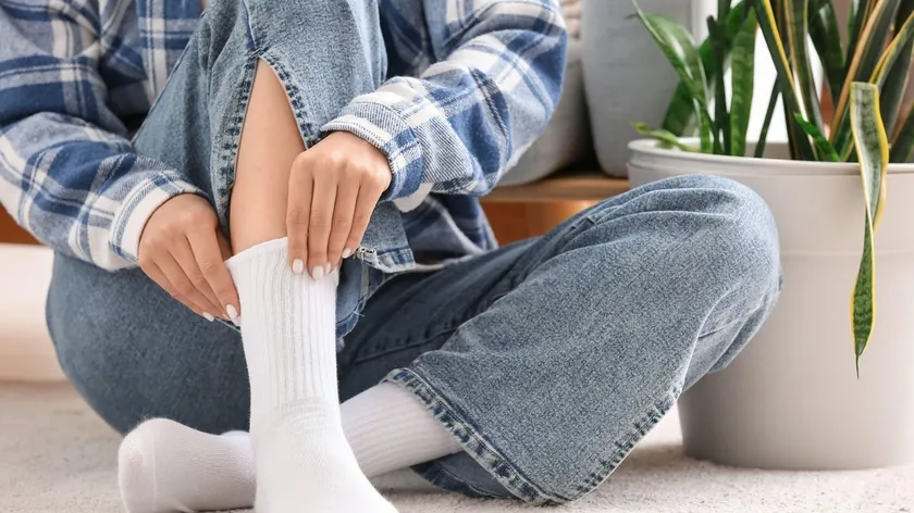 Beyaz Çoraplarınızı Sonsuza Kadar Beyaz Tutmak İçin Bu İpucuyu Kullanın