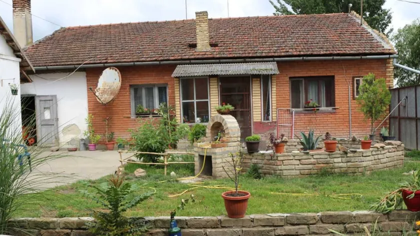 Sırbistan'da bir köy evini 20.000 Euro'ya satmak istiyorlar.
