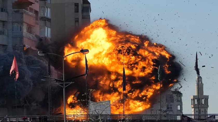 İran ve Amerika Arasındaki Çatışma 49. Gününde Hürmüz Boğazı Yeniden Kapandı