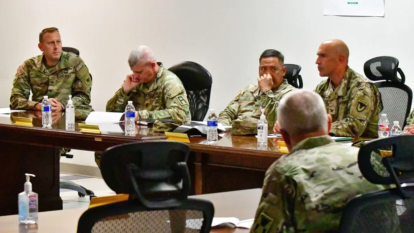 Amerikalı General Ukrayna Haritalarını Kaybetti, Alkol Sonrası Düşmelerle Sarsıntı Geçirdi