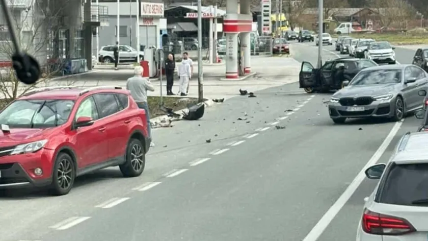 Sırbistan'da Užice-Požega yolunda iki otomobilin karıştığı trafik kazası meydana geldi