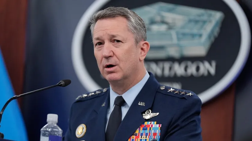 Amerikan Generali Kayn ABD'nin İran'daki tüm askeri hedeflerine ulaştığını açıkladı