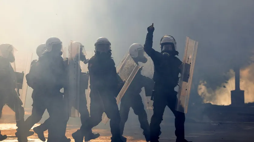 Tiran'daki protestolarda 300'den fazla kişi yaralandı