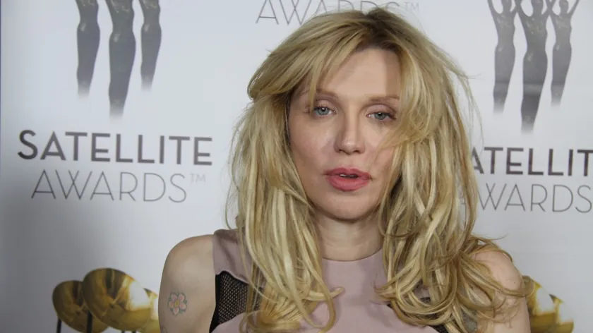 Amerikalı Şarkıcı Courtney Love, Dave Grohl'dan Çatışmanın Bittiğini Açıklamasını Talep Etti