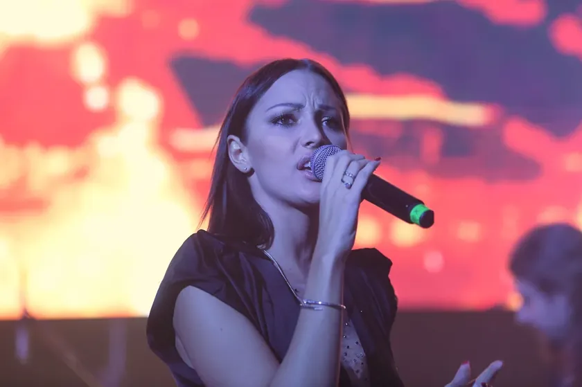 Lepa Brena ve ailesiyle birlikte yeni yatlarında keyifli vakit geçiriyor.