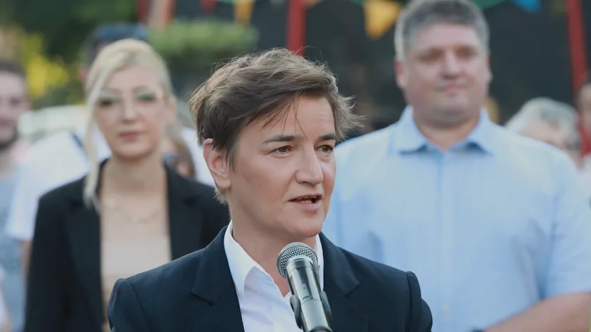 Sırbistan Parlamento Başkanı Ana Brnabić, "zvuçlu top" iddiasına ilişkin Avrupa Demokrat Partisi Genel Sekreteri Sandro Goci'nin açıklamalarını eleştirdi.