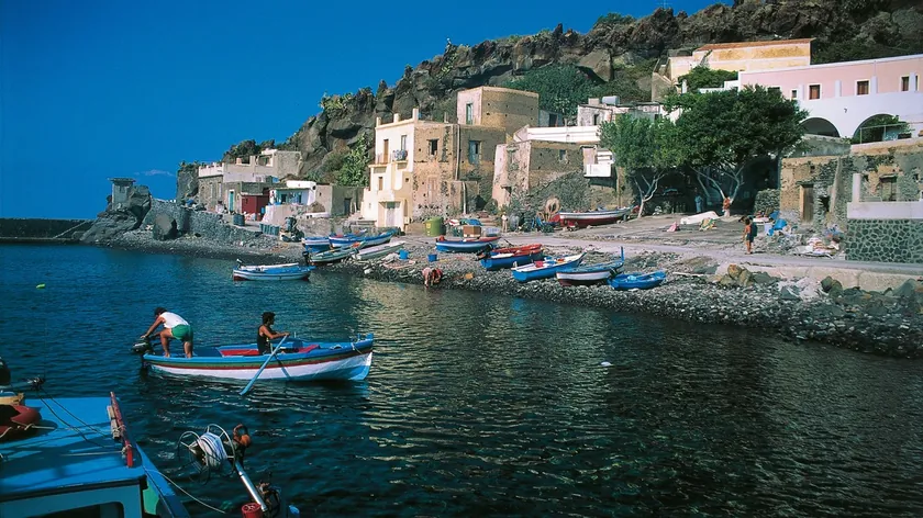 İtalya'nın Alicudi Adası Aşırı Keçi Popülasyonu Nedeniyle Ücretsiz Sahiplendirme Teklifi Sunuyor