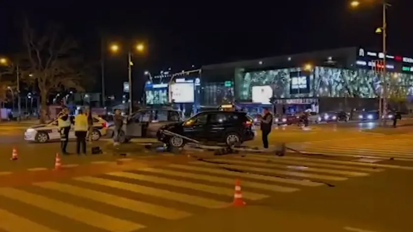 Novi Sad'da Trafik Kazası Sonucu Semafor Düştü Bir Kişi Hayatını Kaybetti