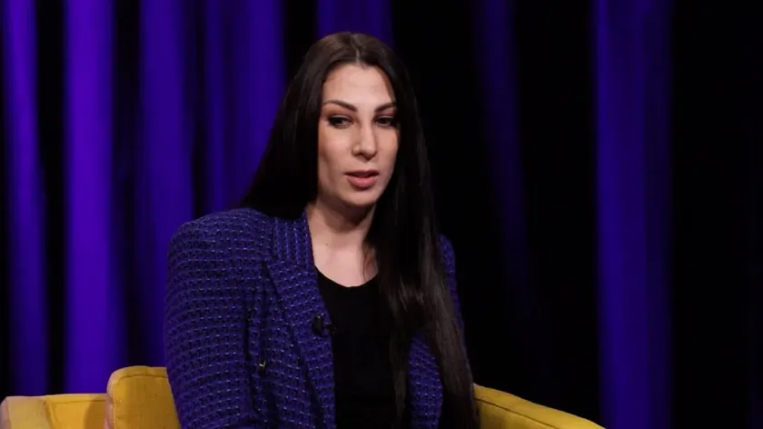 Sırp şarkıcısı Nadežda Biljić'in kanserle mücadelesi hakkında bilgi aktarıyor.