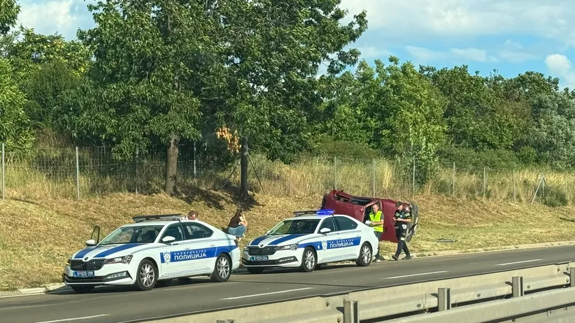 Velikog Mokrog Lugu yakınında bir araba devrildi.