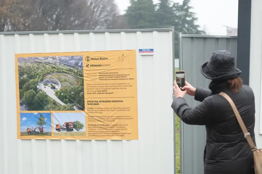 Belgrad Ušće Parkı Akvaryum Protestosu Yürüyüşündeki Öğrenciler Polis Kuşatmasıyla Karşılaştı