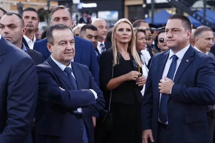 Sırbistan Sosyalist Partisi'nden (SPS) daha fazla üyenin istifa etmesiyle parti içindeki kriz derinleşti.