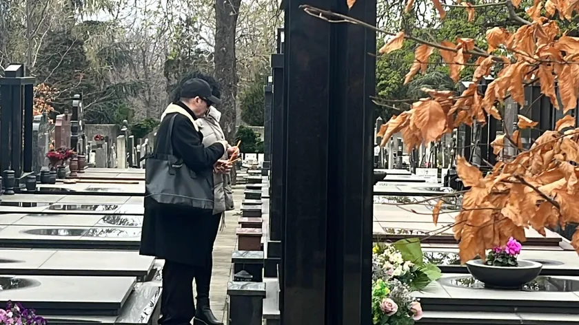 Sunucu uzun süredir saklanan sırrı açıkladı: Babası aile dostuyla ilişki yaşamış