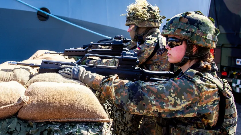 Almanya'da zorunlu askerlik hizmeti hazırlığı gençlerin protestolarına yol açıyor