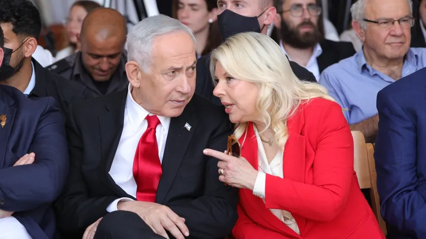İsrail Başbakanı Netanyahunun eski kabineti şefi, ailesinden gelen talepler nedeniyle görevlerini bıraktığını söyledi.