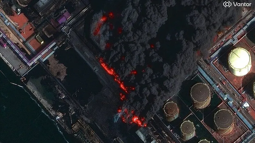 Rusya Lenjingrad Bölgesi'ne Ukrayna İHA Saldırısı Limanı ve Tesisleri Vurdu