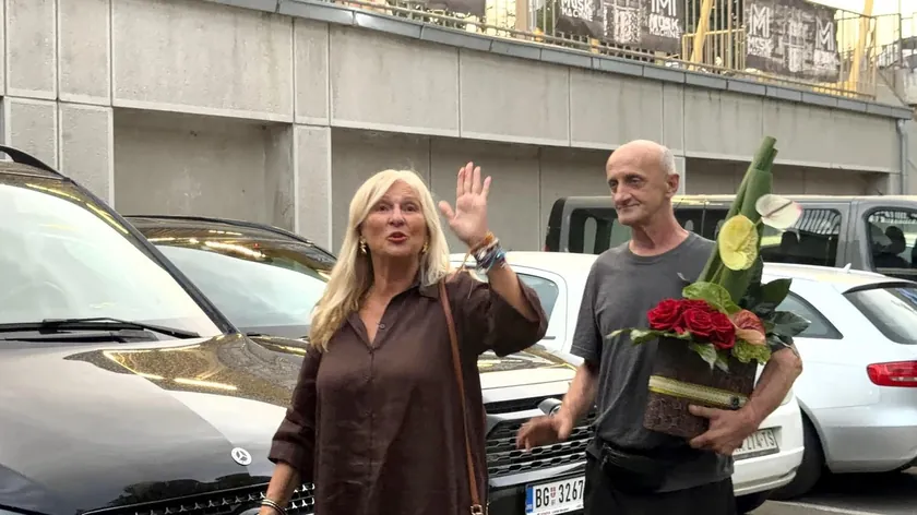 Lepa Brene'nin en yakın arkadaşı Milančeta Radosavljević konserine katıldı.