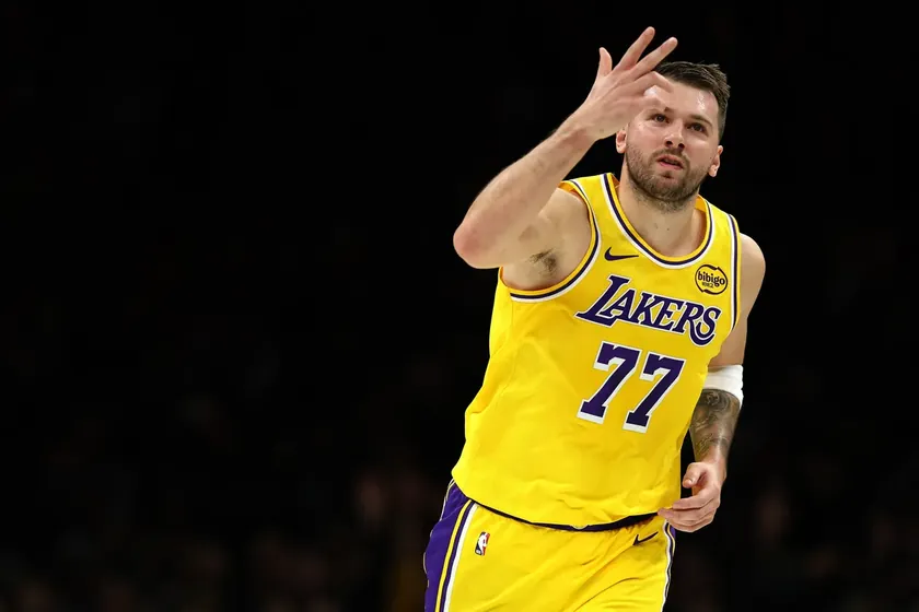 NBA'de Sırp Jović az süre bulurken, Dončić ve LeBron Lakers'ı zafere taşıdı.