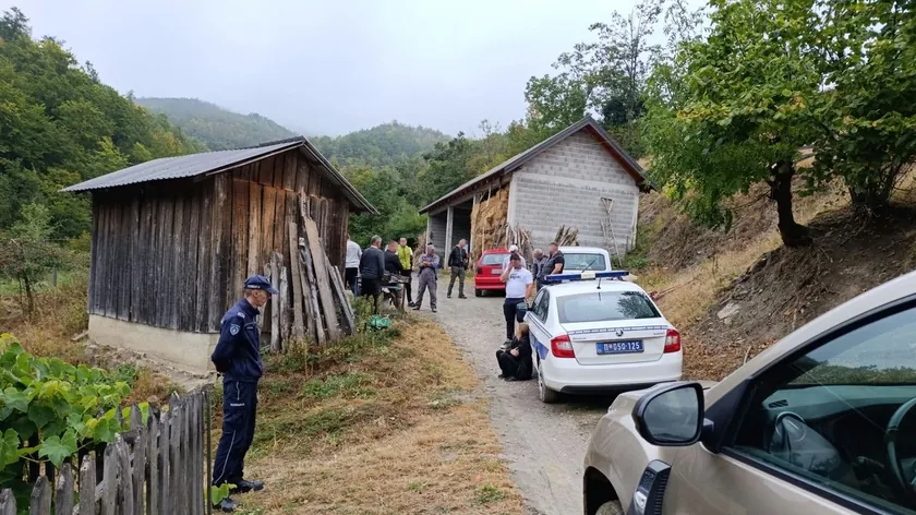 Ivanjice yakınlarında bir cinayet mahallinde ilk görüntüler yayınlandı Bir adam iki kurşunla kafasına vurularak öldürüldü.