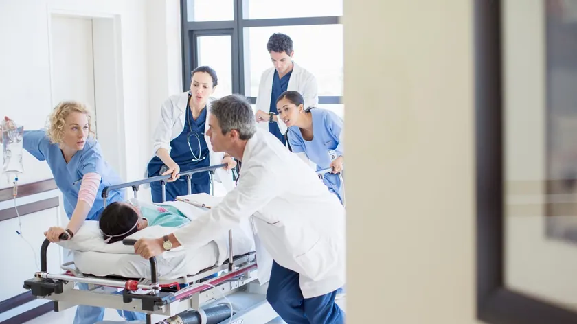 Birleşik Krallık Kent'te Menenjit Salgını İki Can Aldı, Yeni Vakalar Endişe Yaratıyor