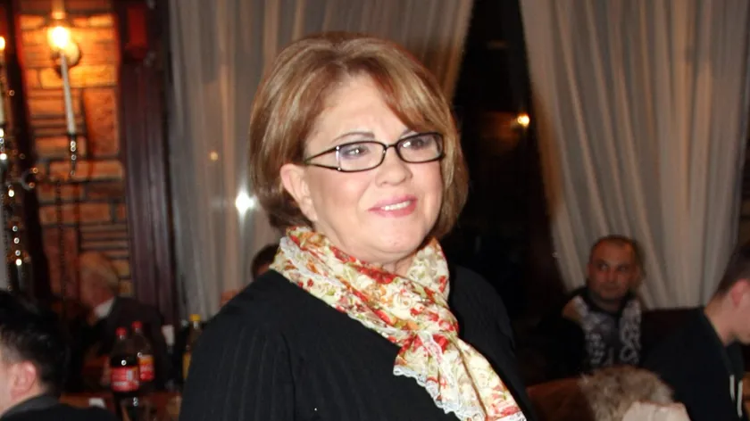 Efsanevi Şarkıcı Şemsa Suljaković'in 16 Yaşında Evliliği ve Oğlunun Vurulması