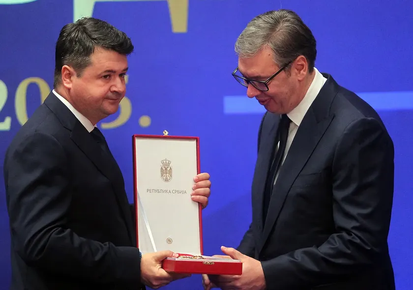 Sırbistan Anayasa Mahkemesi Başkanı Petrov 171 TV konukluğunda siyasi temaları işledi.