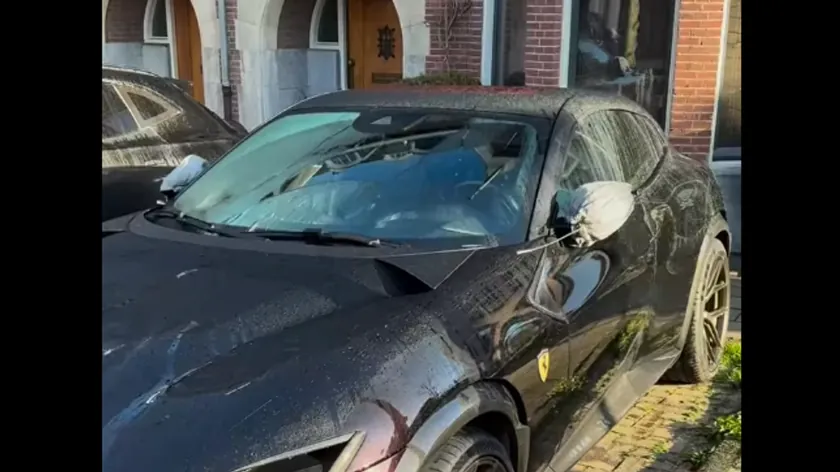 Amsterdam'da artan araba aynası hırsızlıkları sürücüleri koruyucu önlemlere yöneltti