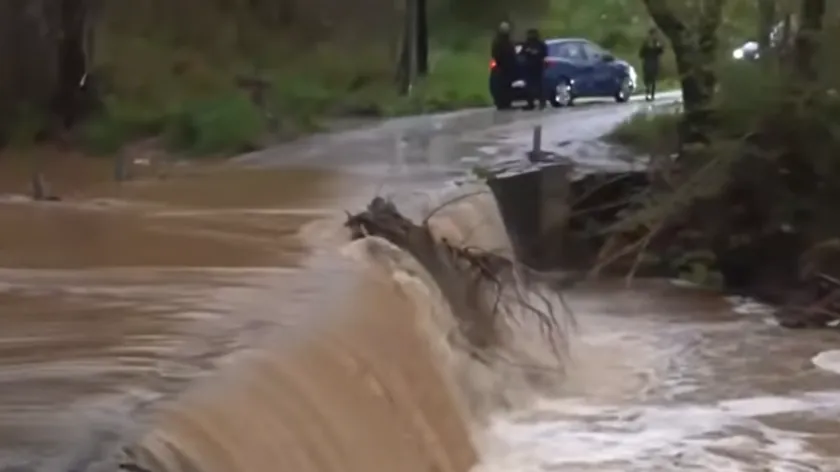 Yunanistan'da Erminio Fırtınası Hayatı Felç Etti: Şiddetli Yağış ve Toz Uyarısı