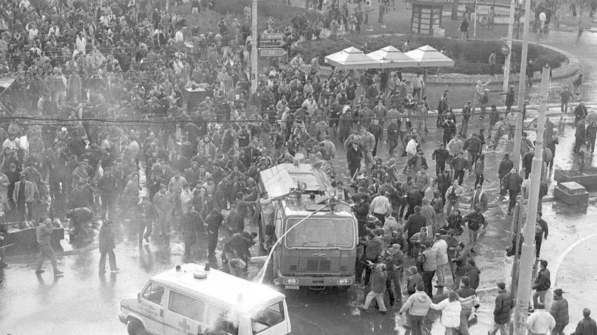 Sırbistan'da 1991'de Milošević Rejimi Karşıtı İlk Büyük Gösteriler Gerçekleşti