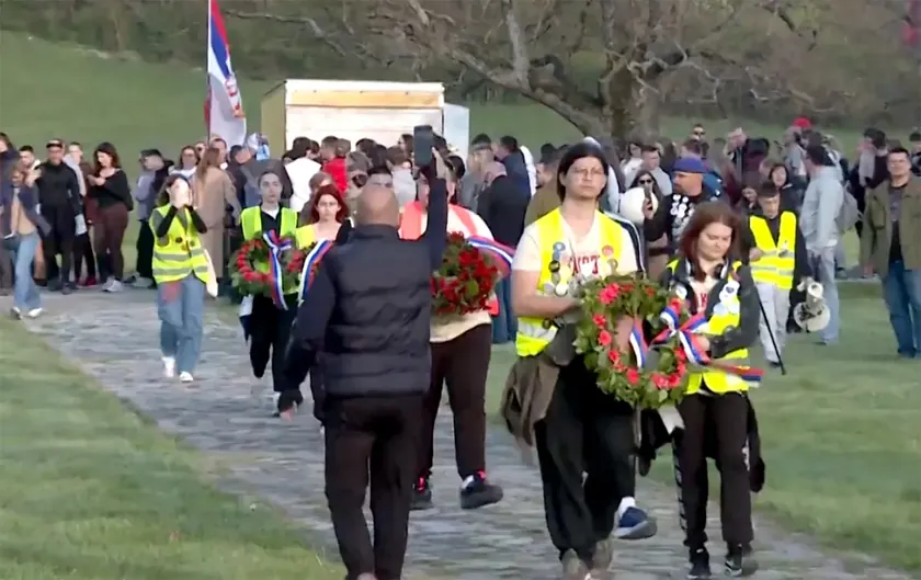 Sırbistan'da Öğrenciler İkinci Ayaklanma Yıldönümü İçin Takovo'ya Yürüdü