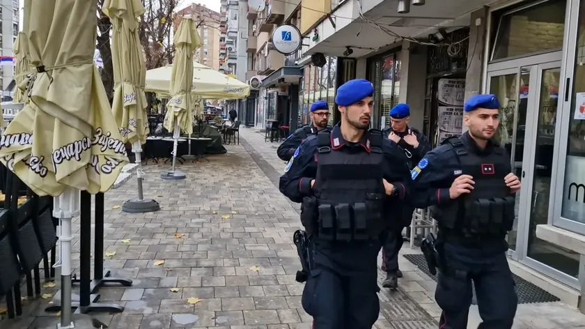 Sırbistan'ın en üst düzey yetkilileri, Sırp vatandaşının Kosova polisi tarafından dövüldüğü iddiasını ele alıyor.
