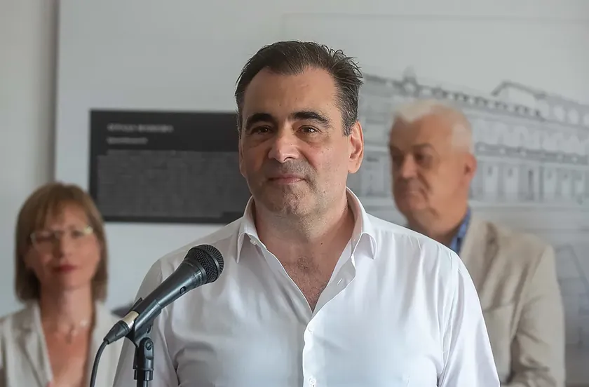Sırbistan Kültür Bakanı Nikola Selaković tekrar mahkemede.