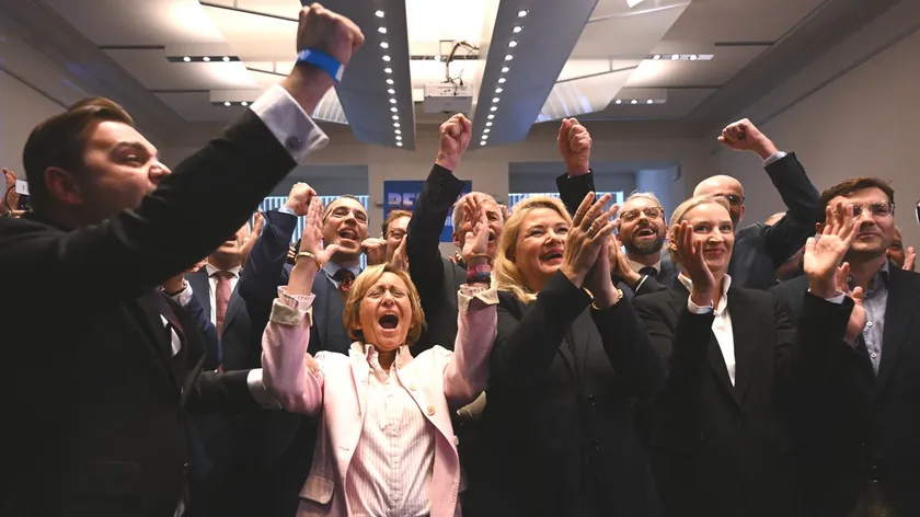 Alternatif für Deutschland, Almanya'da Meclenburg-Vorpommern'de zafer kazandı, Berlin'de ise üçüncü oldu.